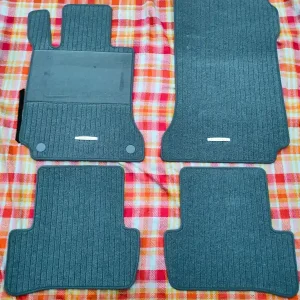 Oryginalne dywaniki rypsowe Mercedes-Benz W204 S204 Tylko dziś