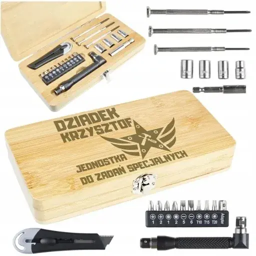 ZESTAW NARZĘDZI W DREWNIANEJ SKRZYNCE Z GRAWEREM NA ŚWIETA DZIEŃ DZIADKA Rabat