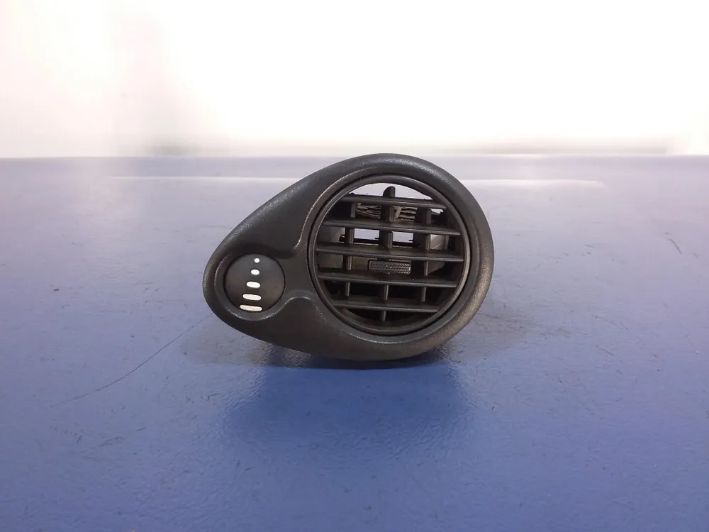 Zwrot pieniędzy CLIO III KRATKA NAWIEWU KONSOLI PRAWA