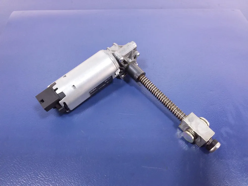 Zwrot pieniędzy AUDI A8 D4 4H SILNICZEK REGULACJI FOTELA PRAWY TYŁ