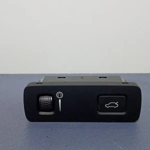 Zwrot pieniędzy VOLVO V90 II PRZYCISK KLAPY BAGAŻNIKA 31376510