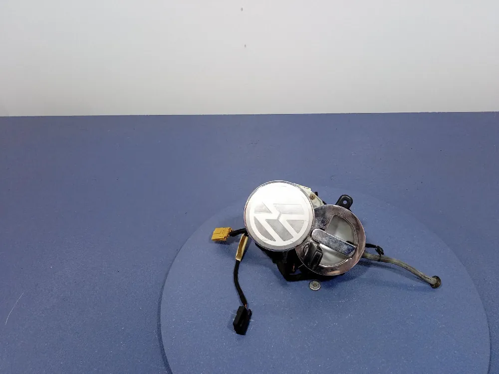 Zwrot pieniędzy VW NEW BEETLE I 97- KLAMKA KLAPY TYLNEJ TYŁ ZNACZEK LOGO ZAMEK 1C0827297C